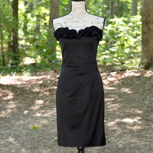 White House Black Market Dresses & Skirts - White House Black Market strapless ruched dress